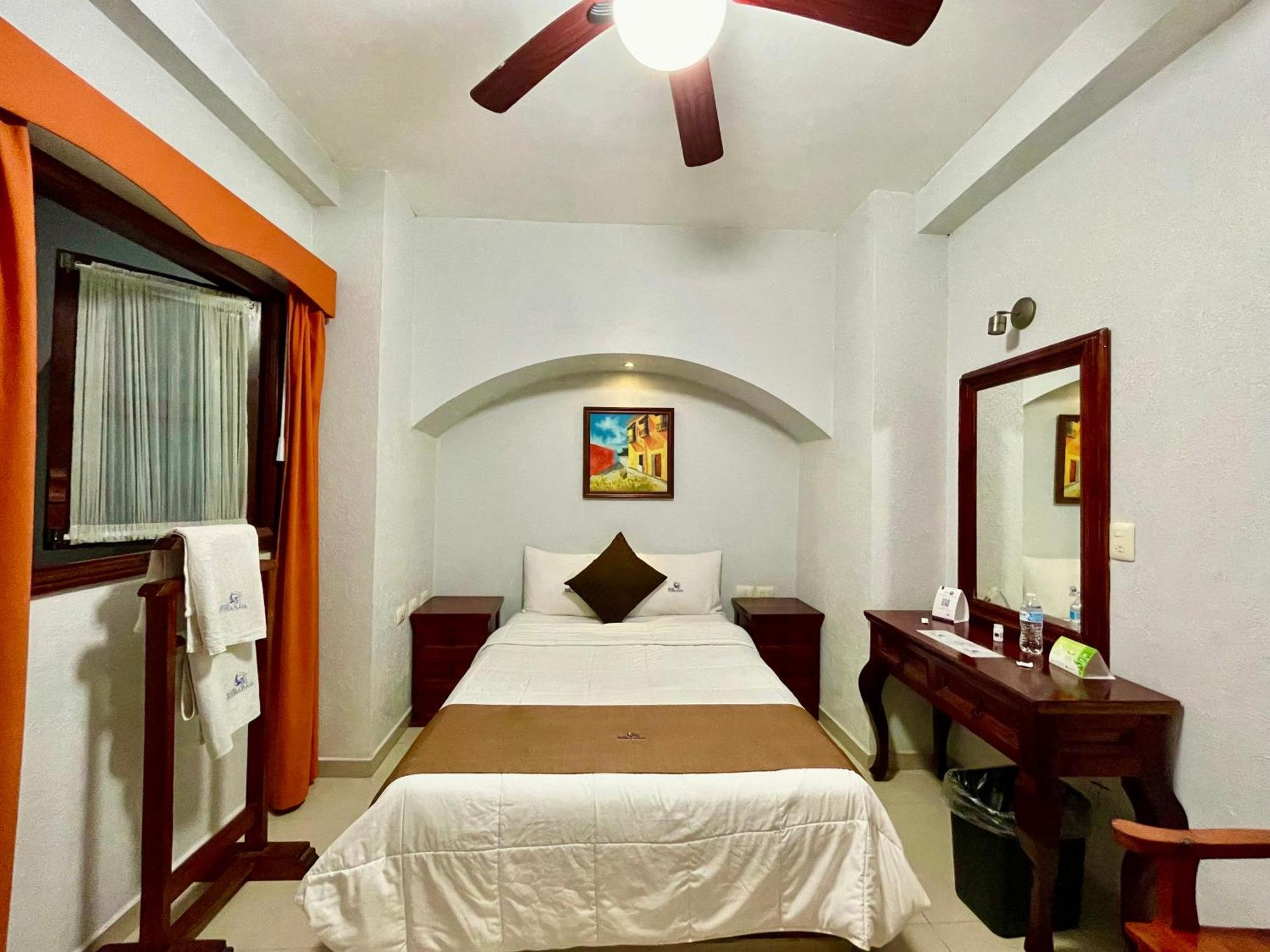 Hotel Puebla Plaza Exterior photo